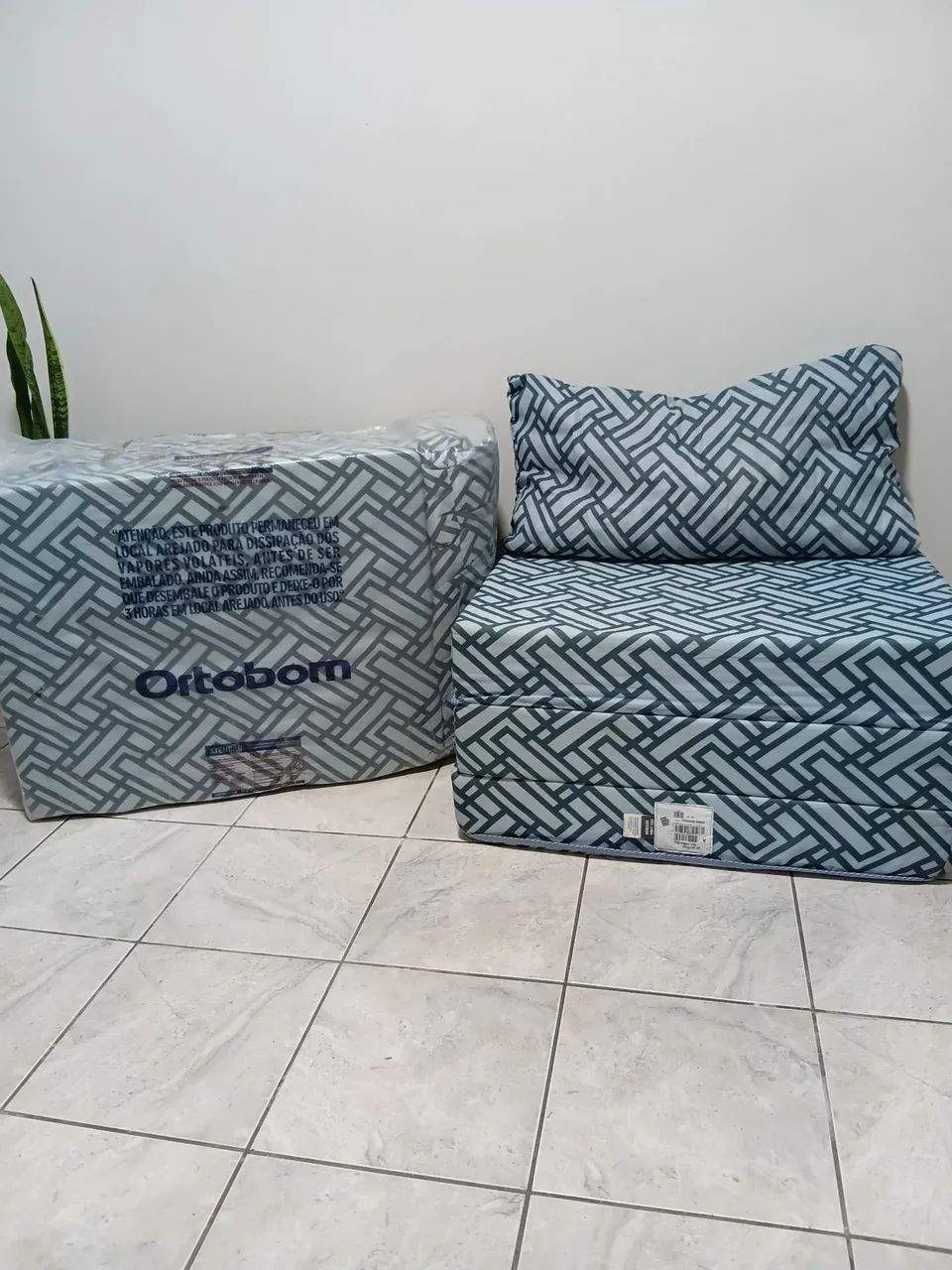 Vendo dois colchão multiuso,serve como cama e sofá puf. - Foto 3