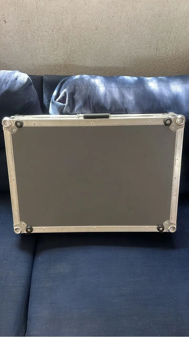 Vendo controladora Ddj SR2 com case 