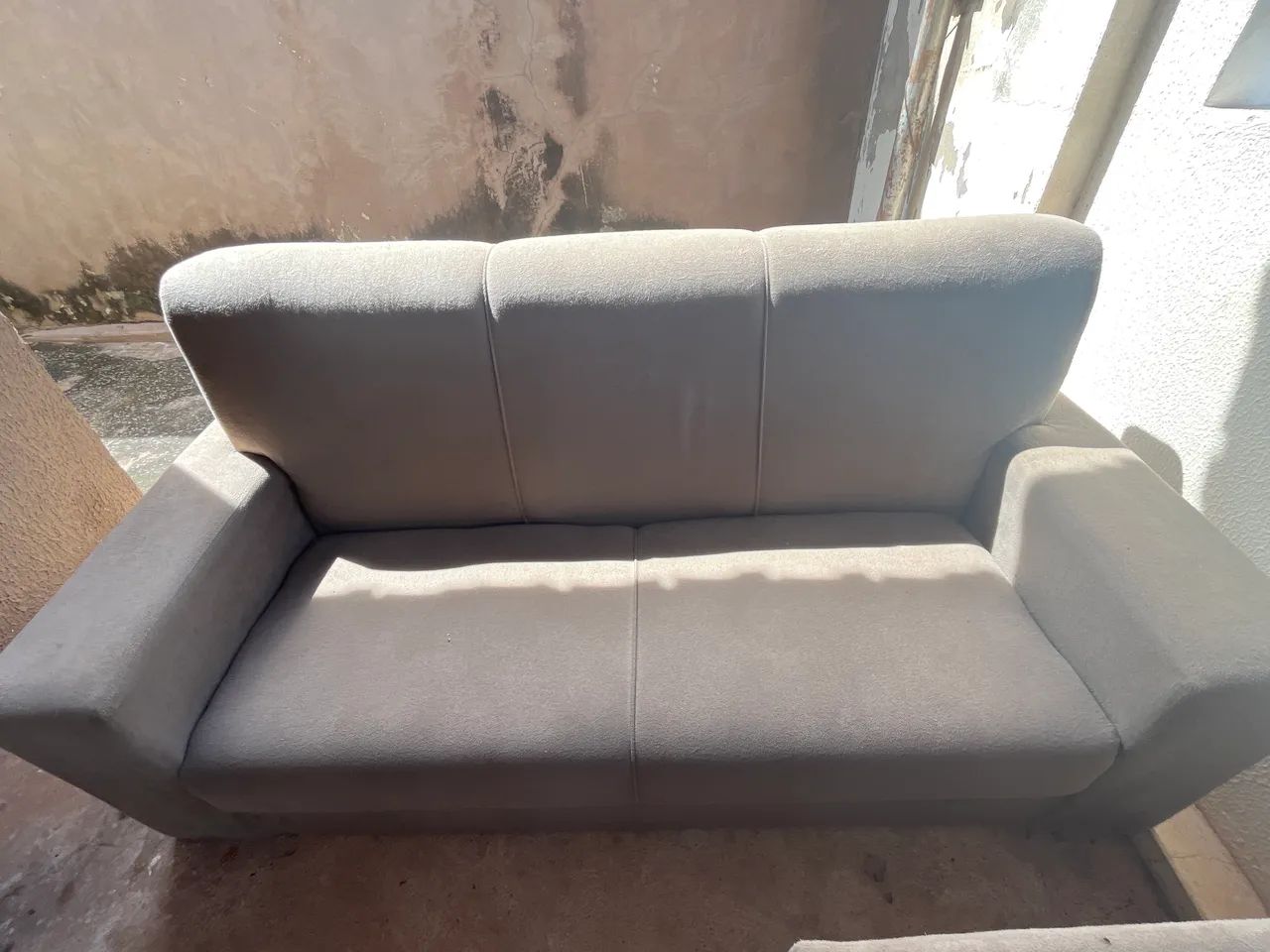 Vendo sofá duas peça (somente sem pe do sofá somente dois pé quebrado)