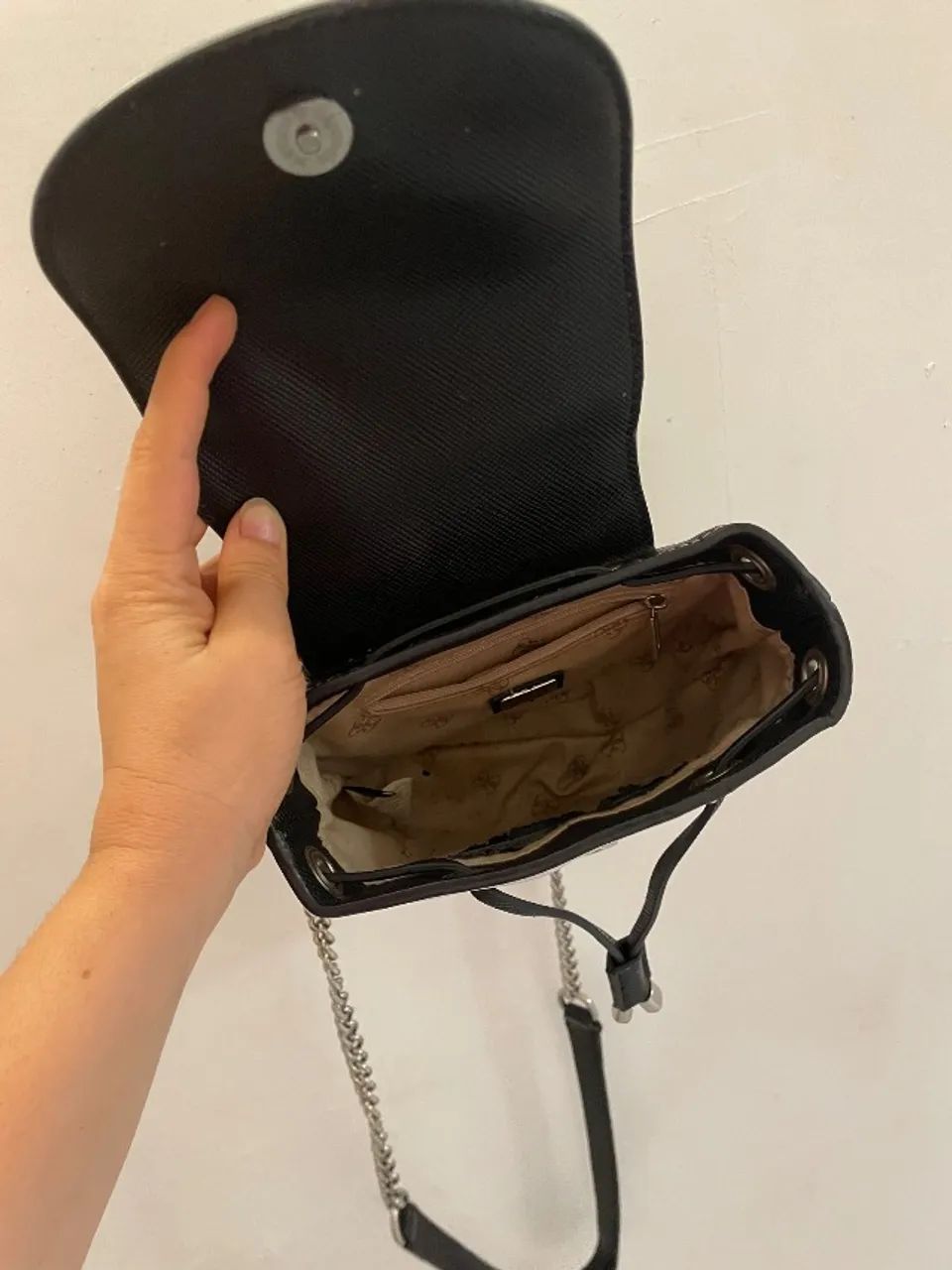 Bolsa Guess Est. 1981 - Branca e Preta - Foto 2