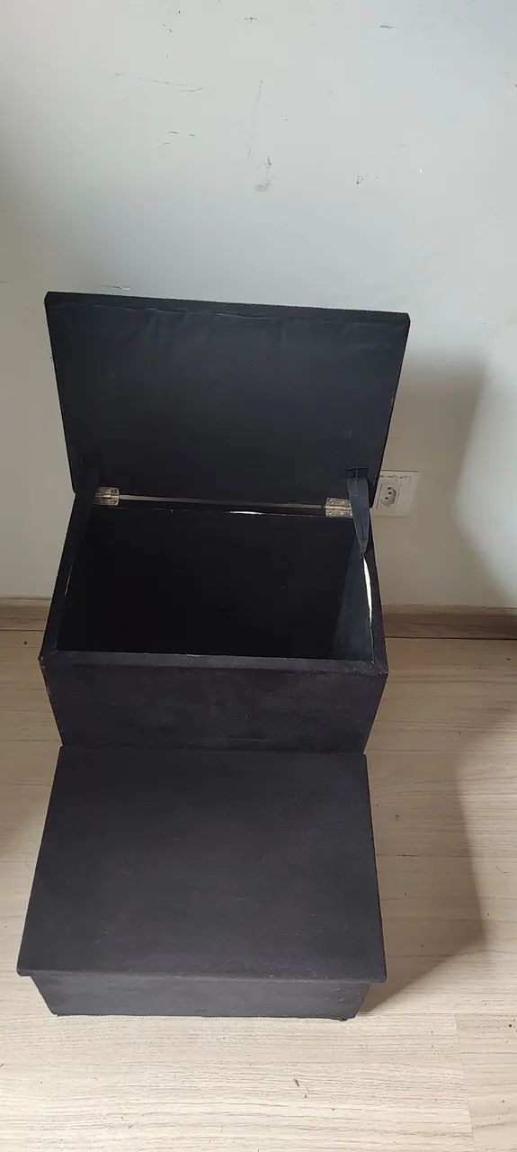 Escada aveludada com baú  - Foto 2