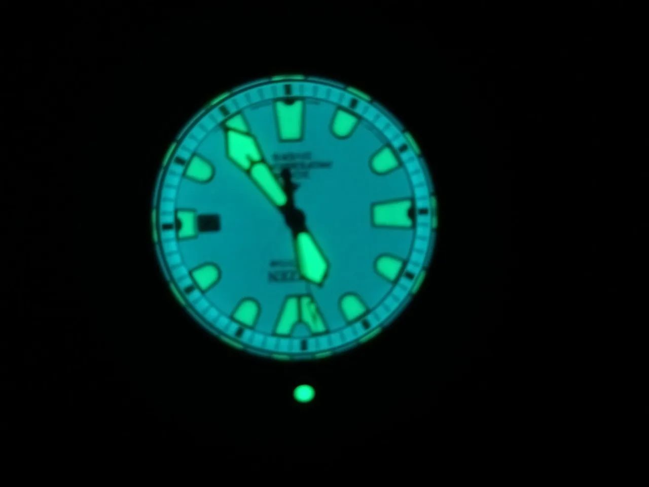 Citizen Ecozilla BJ8055-04X Natulite raro preto luminescente