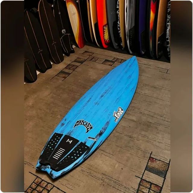 Prancha Surf Lost Mayhem Carbon Eps Pjntura personalizada Futures