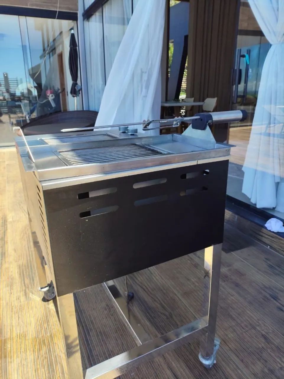 Churrasqueira a gás Dinoxx Classic 301 - Área Externa - Spina