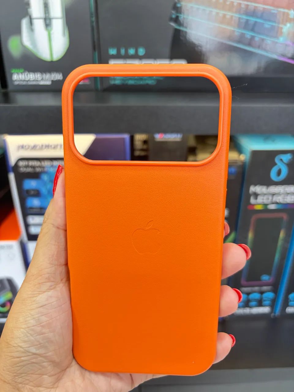 Capa Couro iPhone 13 / 15 / 15 Pro Max / 16 / 16 Pro Max / 17 / 17 Pro / 17 Pro Max  - Foto 4