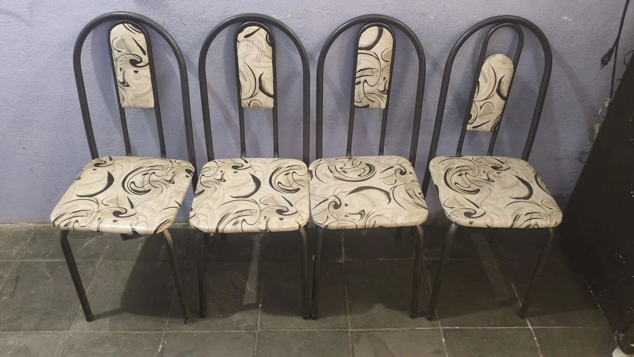 Mesa de mármore com 4 cadeiras  - Foto 2