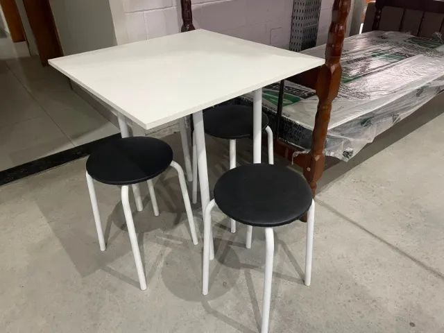 Mesa Dobrável com 3 Banquetas NOVA