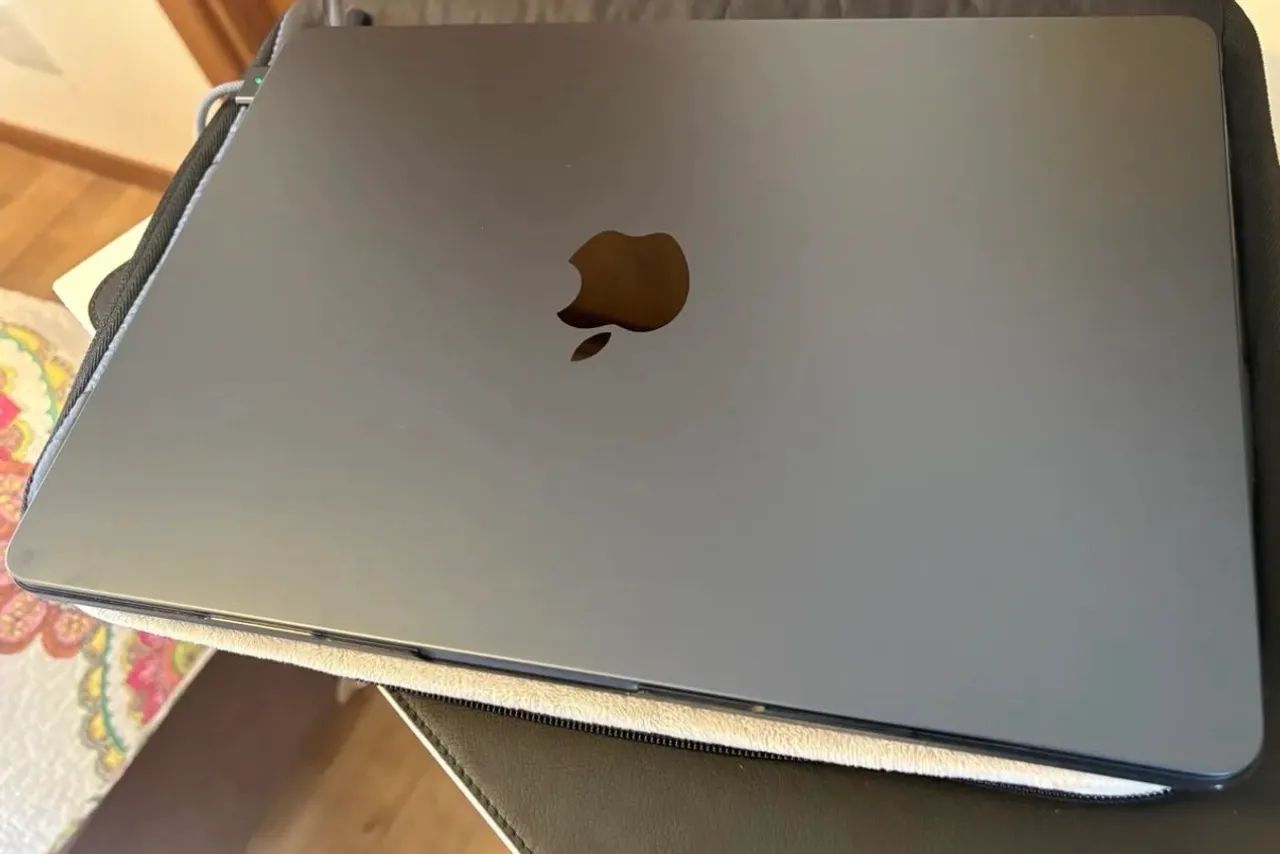 未使用 MacBook Air M4 MacBook Air M4 MW1L3LL/A – 16GB 256GB SSD 15