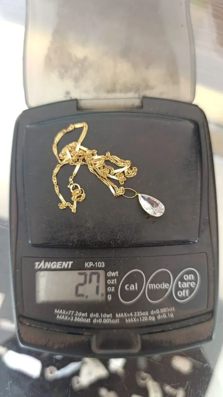 Cordão de ouro com pingente 