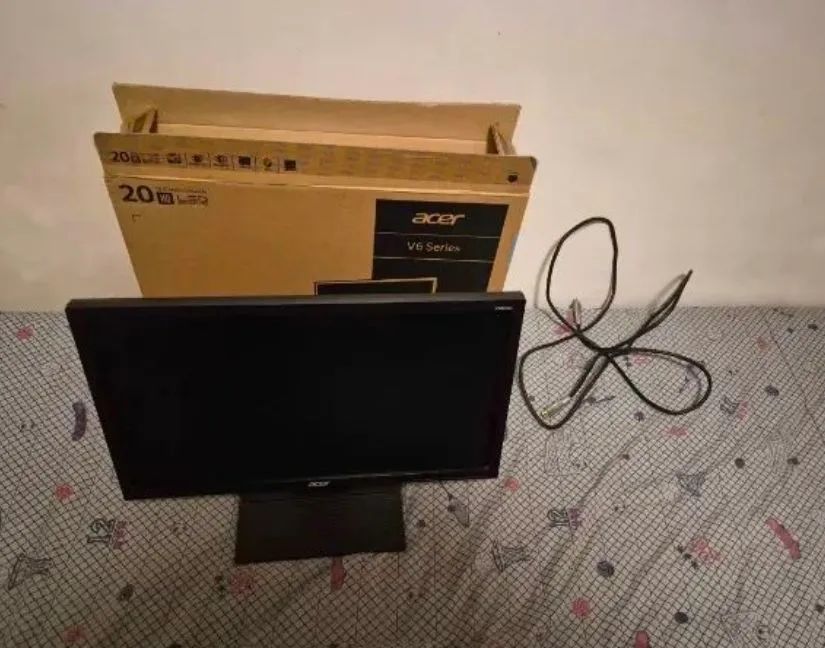 Monitor Acer 60Hz V6 Series 20 polegadas ( Com caixa e cabos originais)