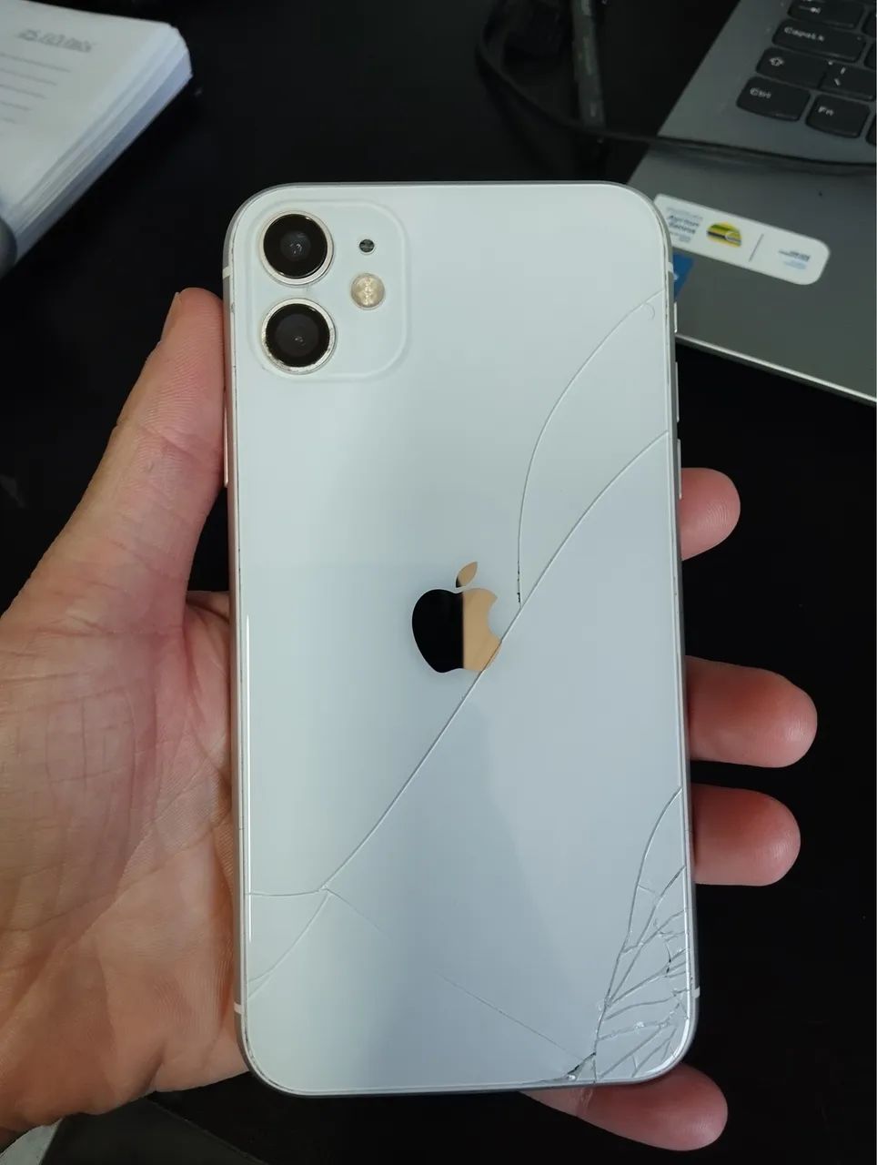 Iphone 11 64Gb Branco com Avarias - Foto 2