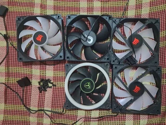 5 ventoinhas 120mm Molex; Para PC; Funcionando; Com parafusos