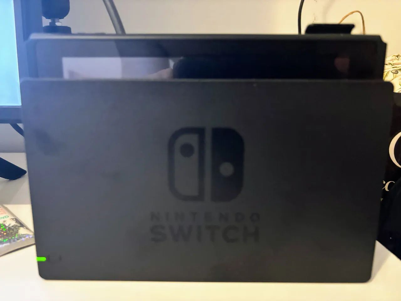 Nintendo Switch 32gb Azul/vermelho Neon V2 - 1 Mês + Zelda BOTW +