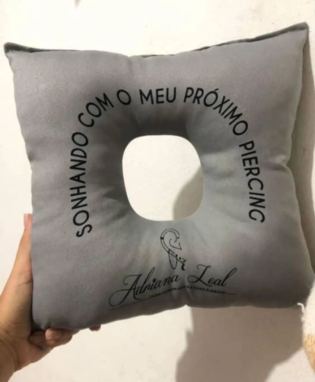 Almofada travesseiro com espaço central p12