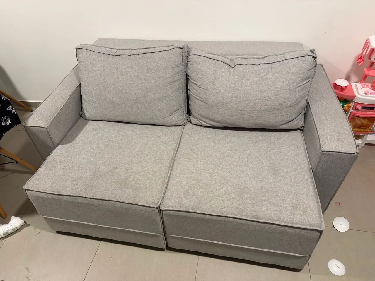 SOFÁ RETRÁTIL EM LINHO CINZA 3 LUGARES - Foto 2