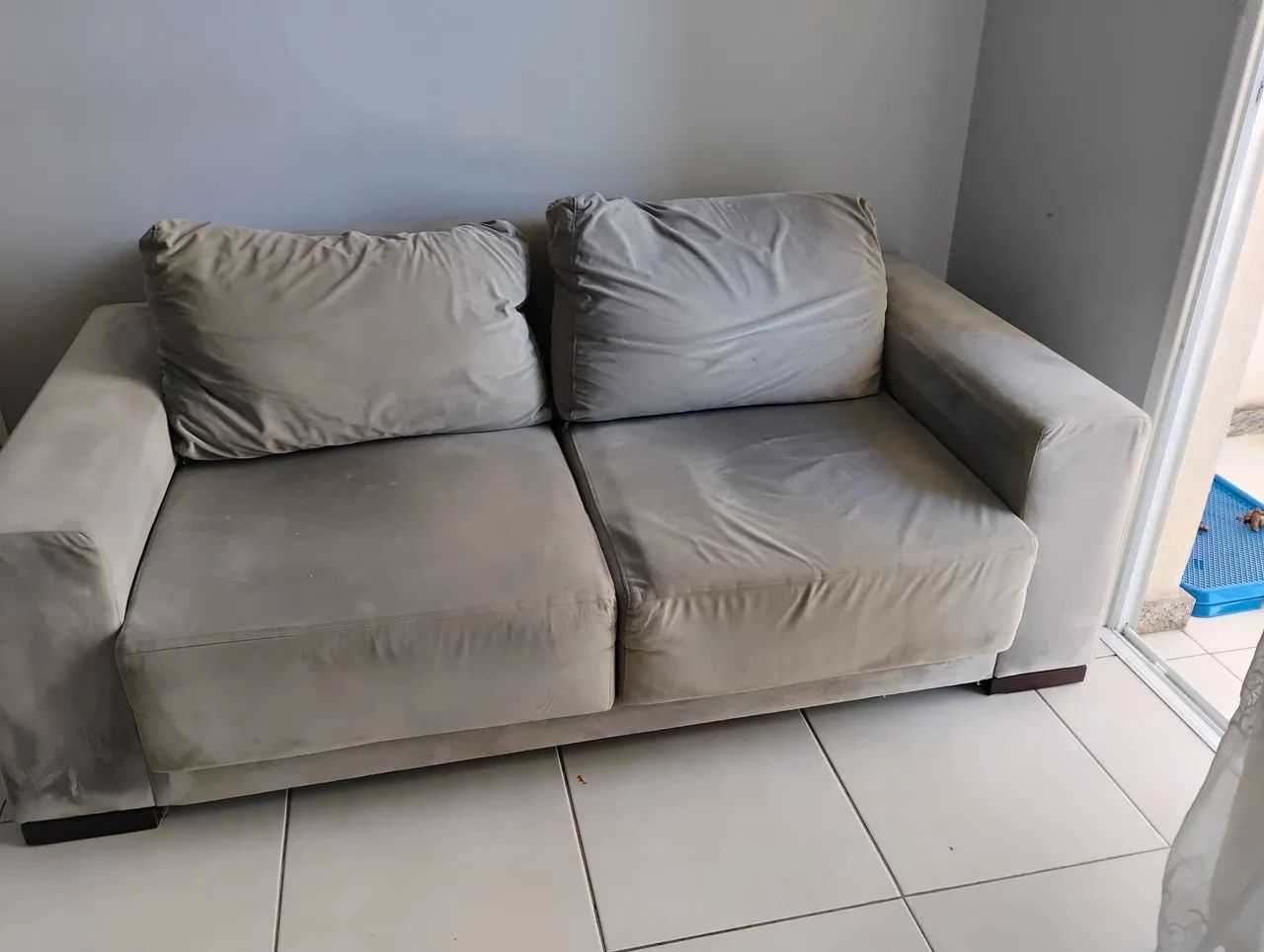 Sofá de veludo cinza  1,80 65573815625601122