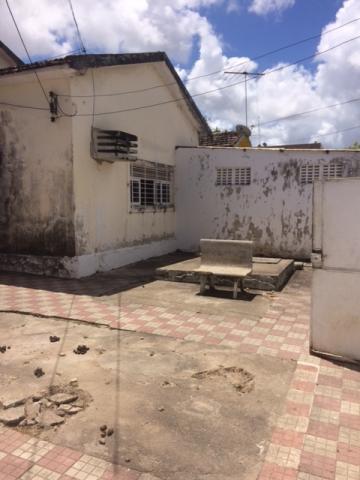 Duas Casas com Área Muito Interessante para Construtora - Foto 15