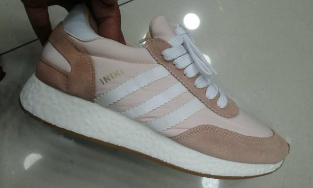 Adidas Iniki muito leve e macio veja mais cores