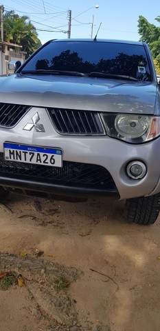 VENDO UMA L200