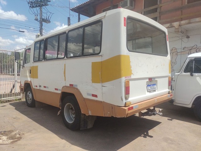 Microonibus Agrale 1600