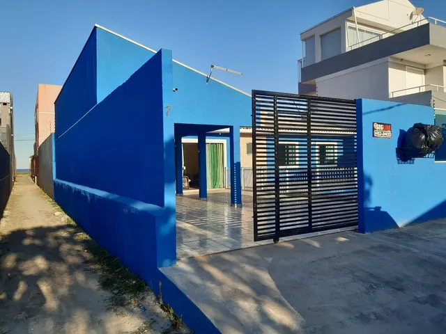 Casa com piscina 50mts do mar, 2 quartos no Balneário Albatroz