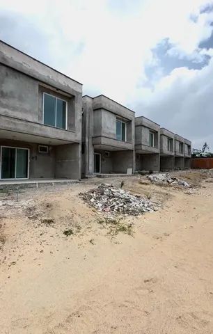 114 VENDO CASA DUPLEX COM 108M², SENDO 3 QUARTOS,3 BANHEIROS,ENTRADA FACILITADA.