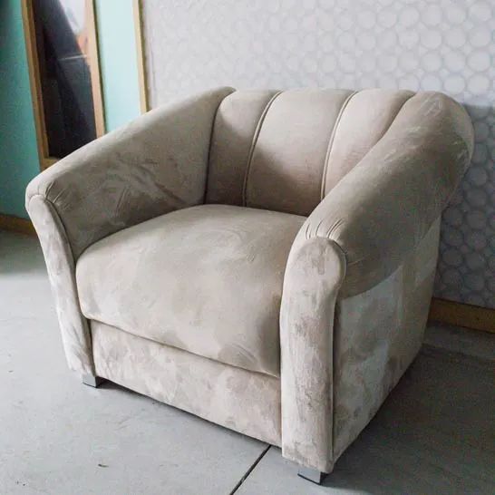 Poltrona Cinza Suede