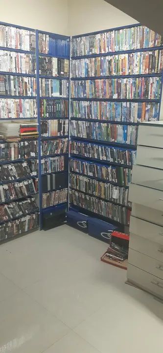 Enorme coleção de DVDs em ótimo estado!
