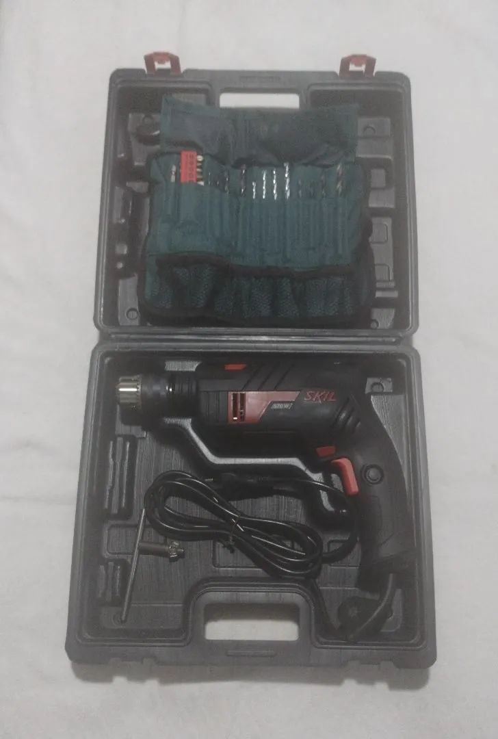 FURADEIRA SKIL 570 W 220V COM MALETA E ACESSORIOS