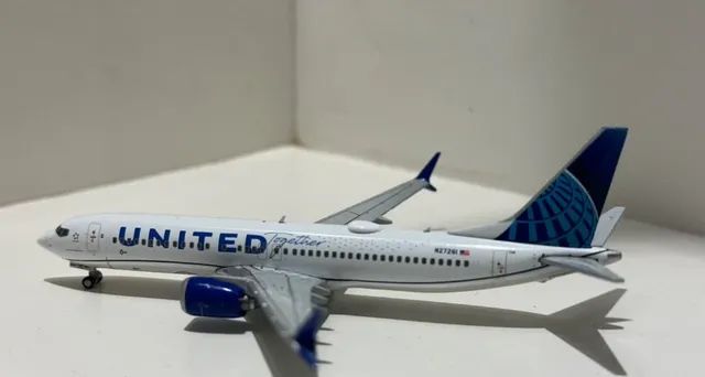 Miniatura Gemini Jets 1:400 United Airlines Boeing 737 MAX 8 "Being United" - Foto 2