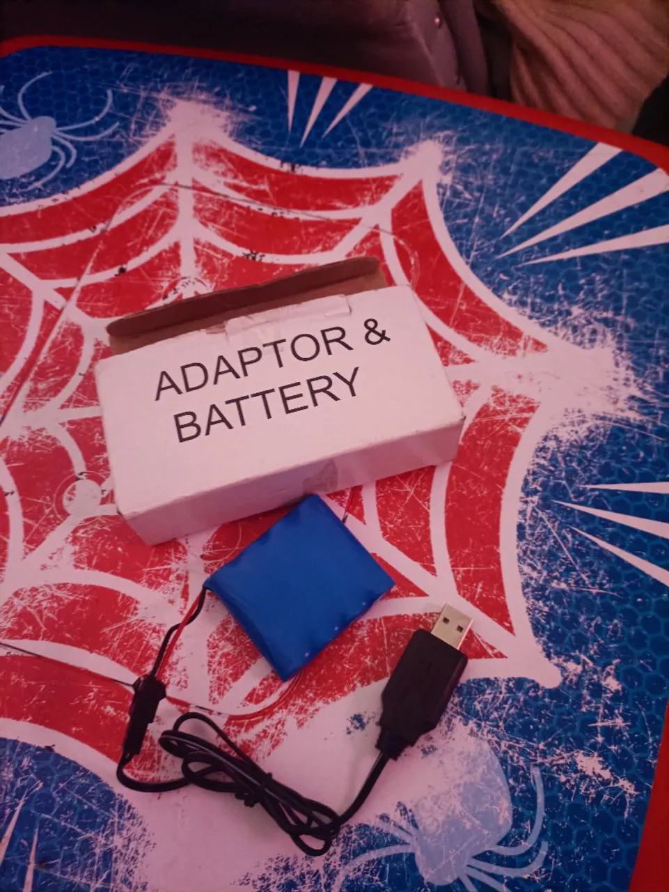 Bateria e Adaptador para Dispositivos Eletrônicos