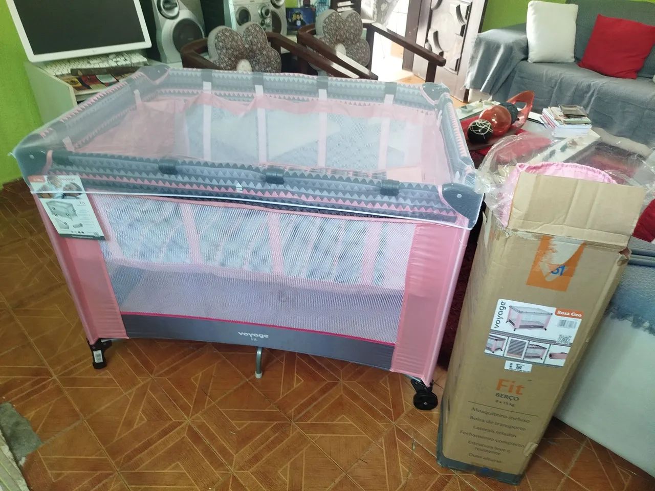 Berço Portátil Voyage Fit Rosa Geo - NOVO zero na caixa!