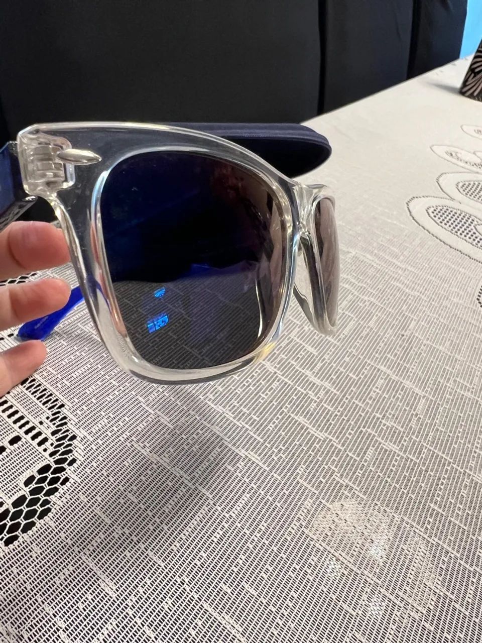Óculos de Sol Kenneth Cole Modernos com Design Transparente e Azul - Foto 3