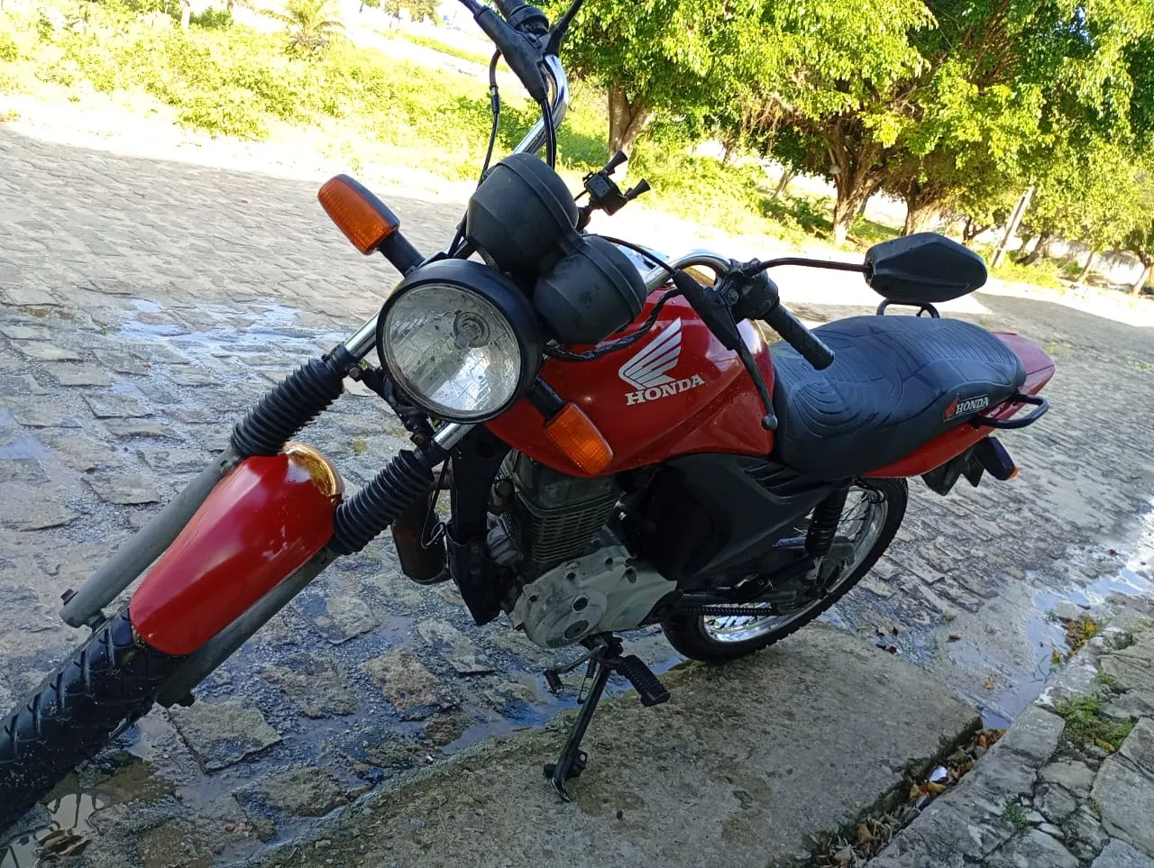 Fan 125 vermelha 2013