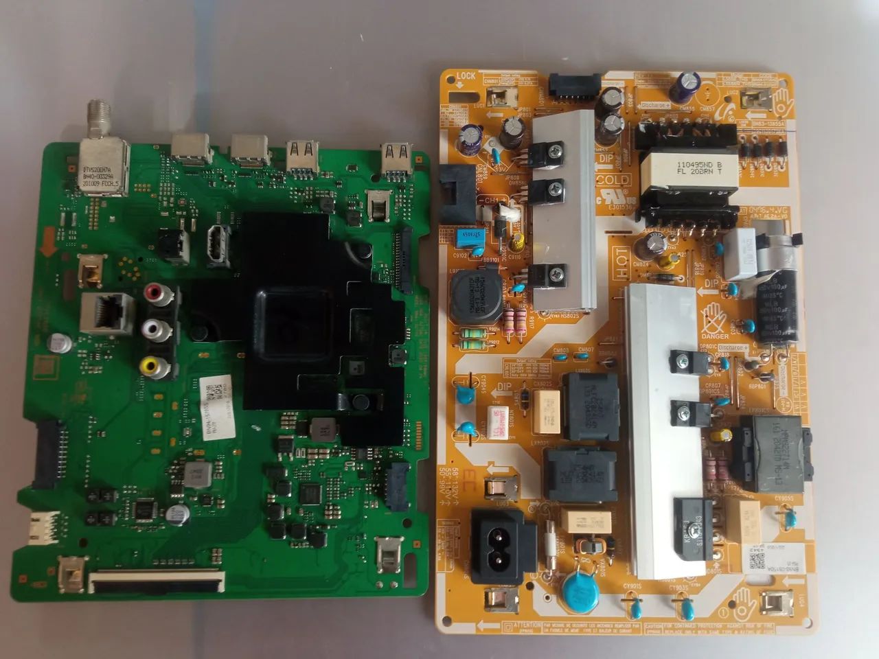 Placa Principal e Placa de fonte TV Samsung un50tu8000g funcionando perfeitamente 