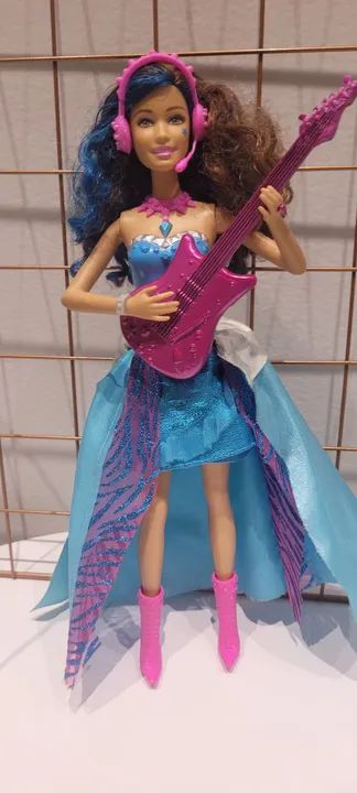Amiga barbie filme rock'n royals  - Foto 3