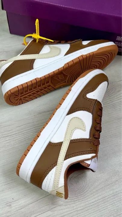 Tênis Dunk Low Air Jordan 1 Marrom Nike 