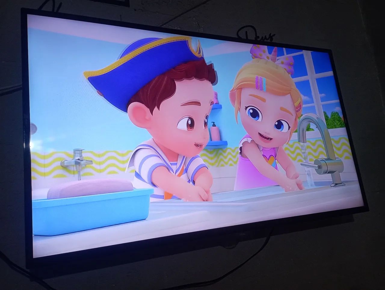 TV Aoc 43 polegada smart com pezinho 