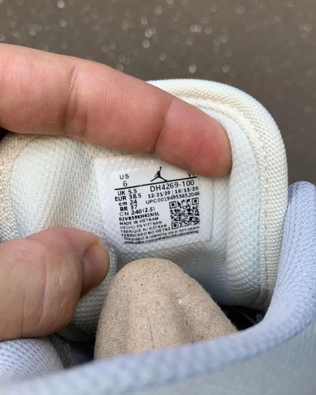 Tênis Air Jordan 1 Low - Cinza e Branco - Foto 2