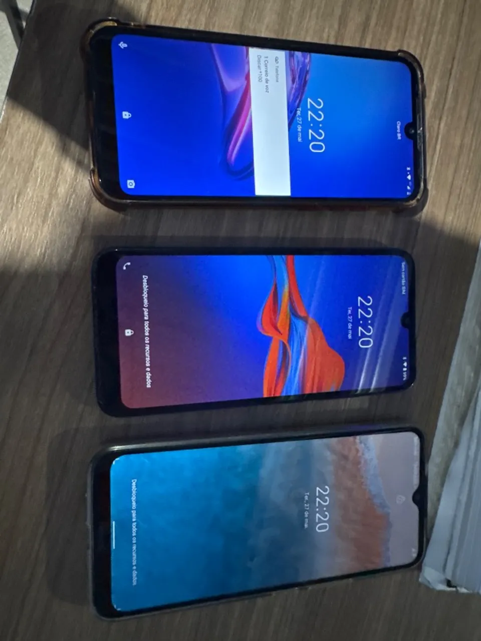 Vendo 3 celulares dois Motorola e um nokia
