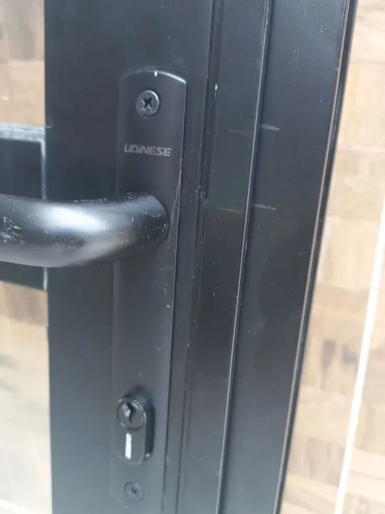 Porta preta alumínio com vidro - Foto 5