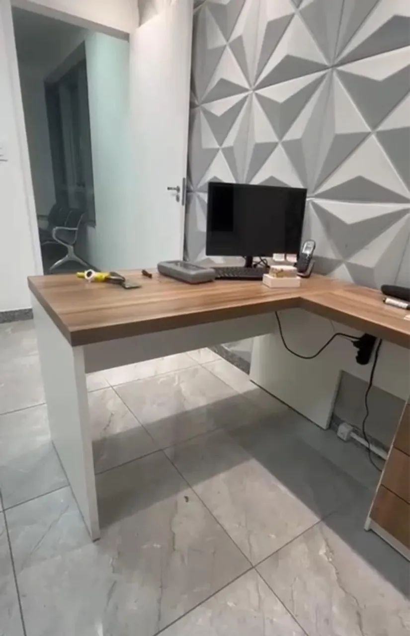 Mesa de Escritório L em Madeira e Branco