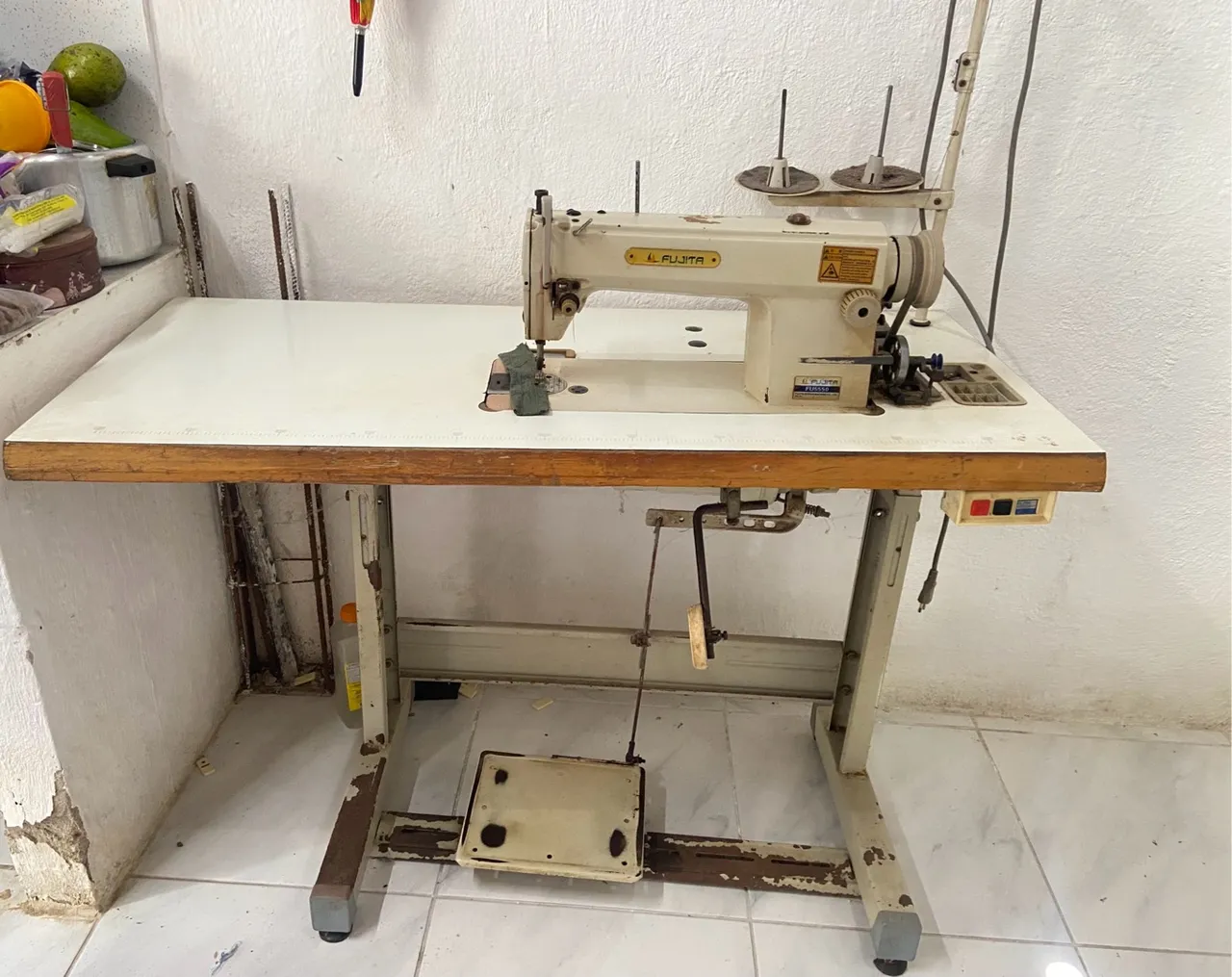 Máquina de Costura Industrial L. Fujita