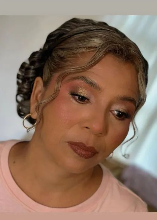 Maquiagem profissional e penteado 