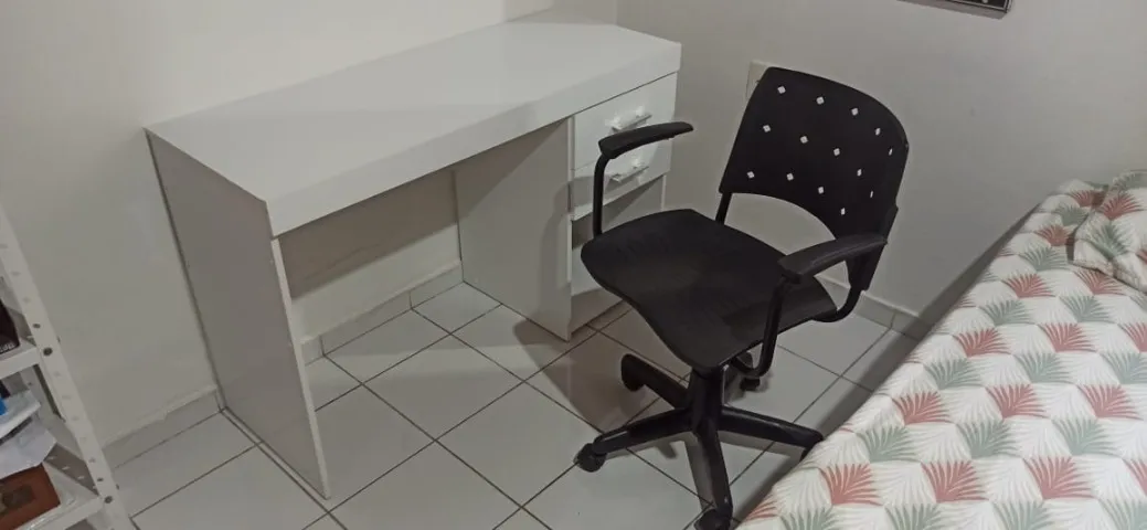 Mesa e cadeira para escritório