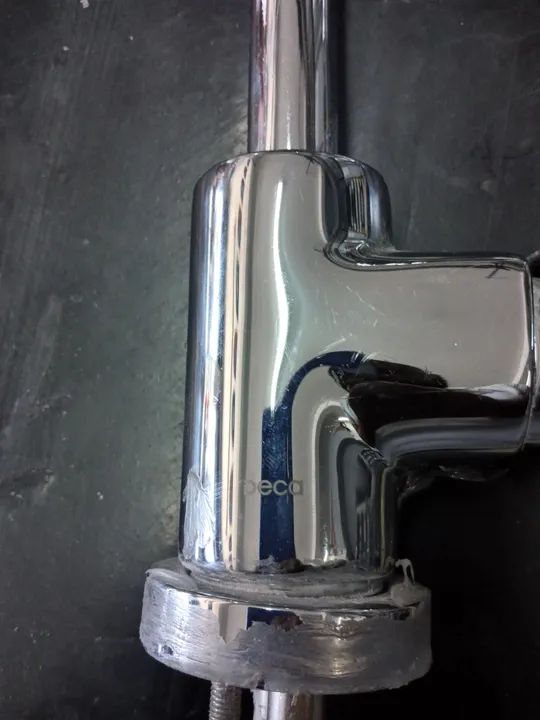 Torneira  - deca - água quente e fria