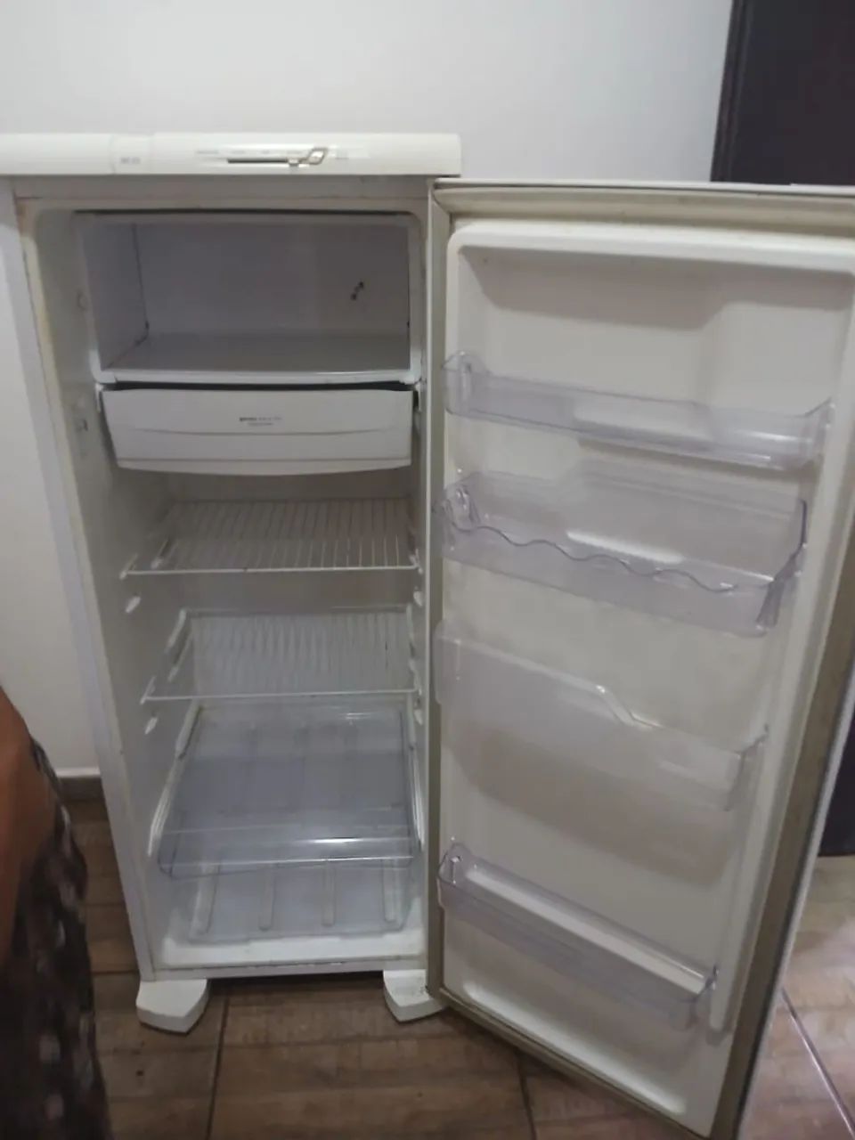 Geladeira Electrolux - Branca - Usada - Foto 3