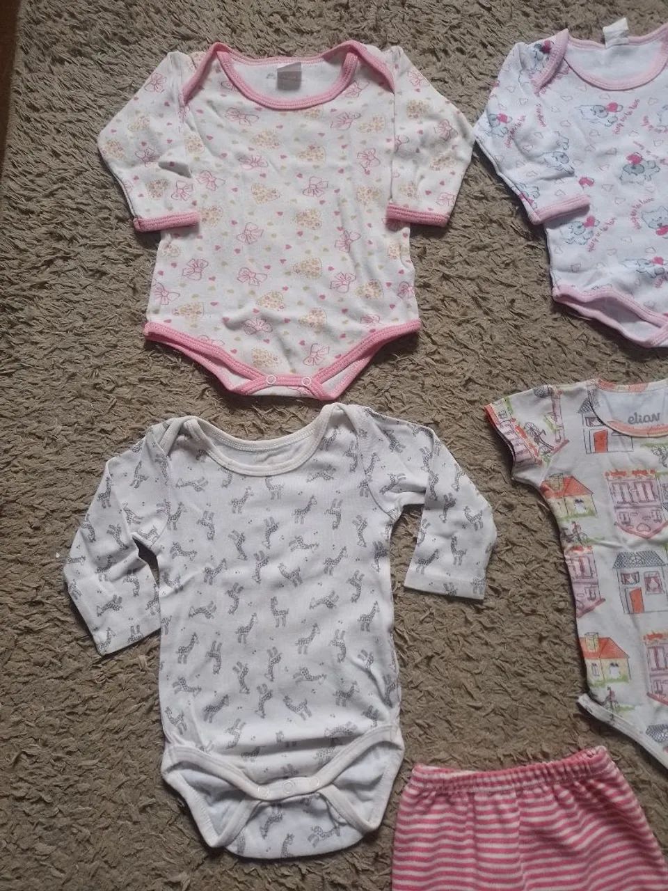 Lote de roupas de bebê - Bodies e calça - tamanho G ( 3/6 meses ) - Foto 2