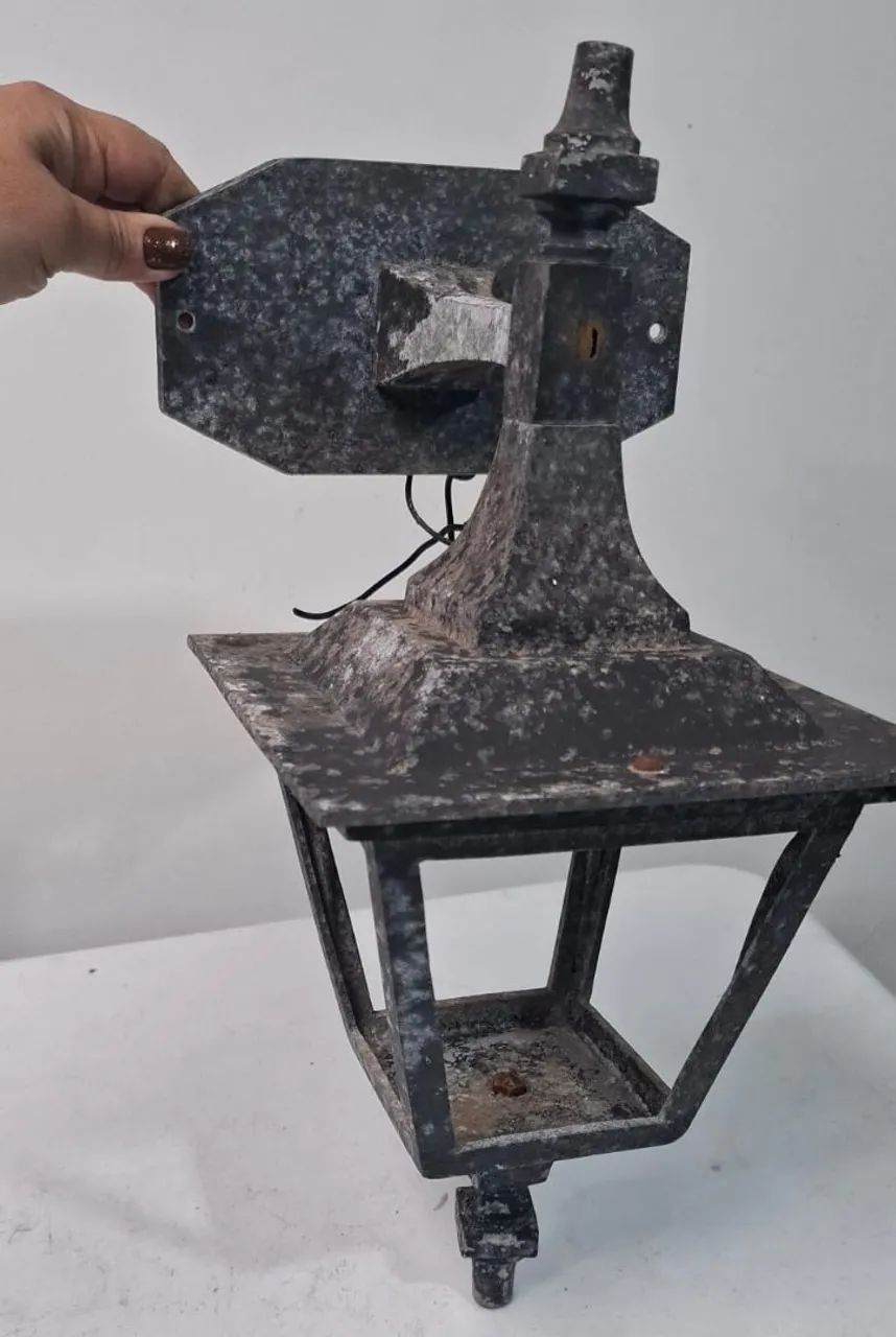 Luminária de parede antiga