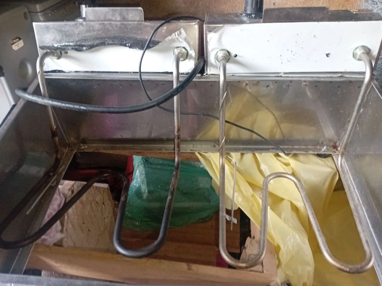 Fritadeira Dupla Industrial - Ótima para Lanchonetes e Restaurantes - Foto 2